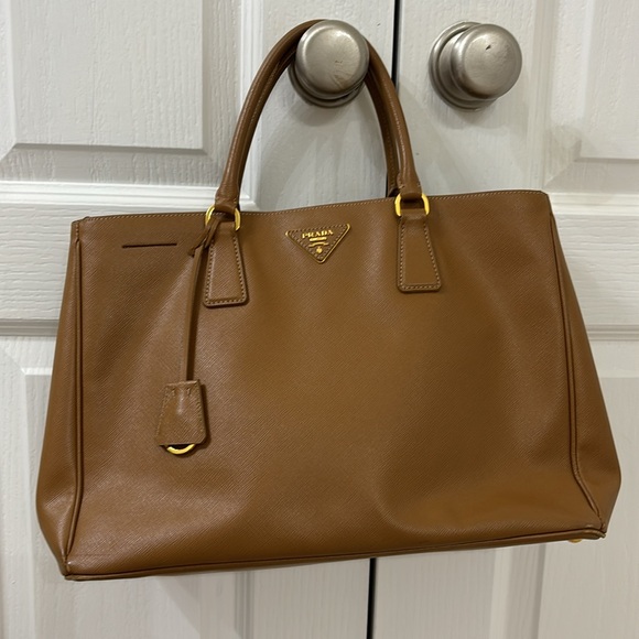 PRADA Lux Saffiano Leather Tote- camel- no zipper - Picture 2 of 15